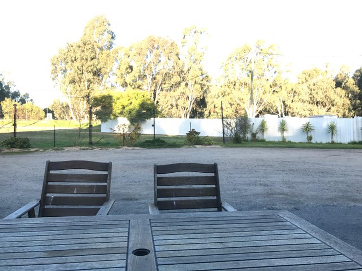 Edward River Hotel Deniliquin Zewnętrze zdjęcie